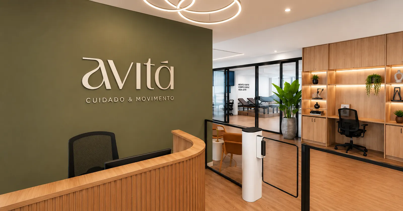 Entrada do Studio Avitá com recepção, marcenaria clara e vista para as salas de atendimento